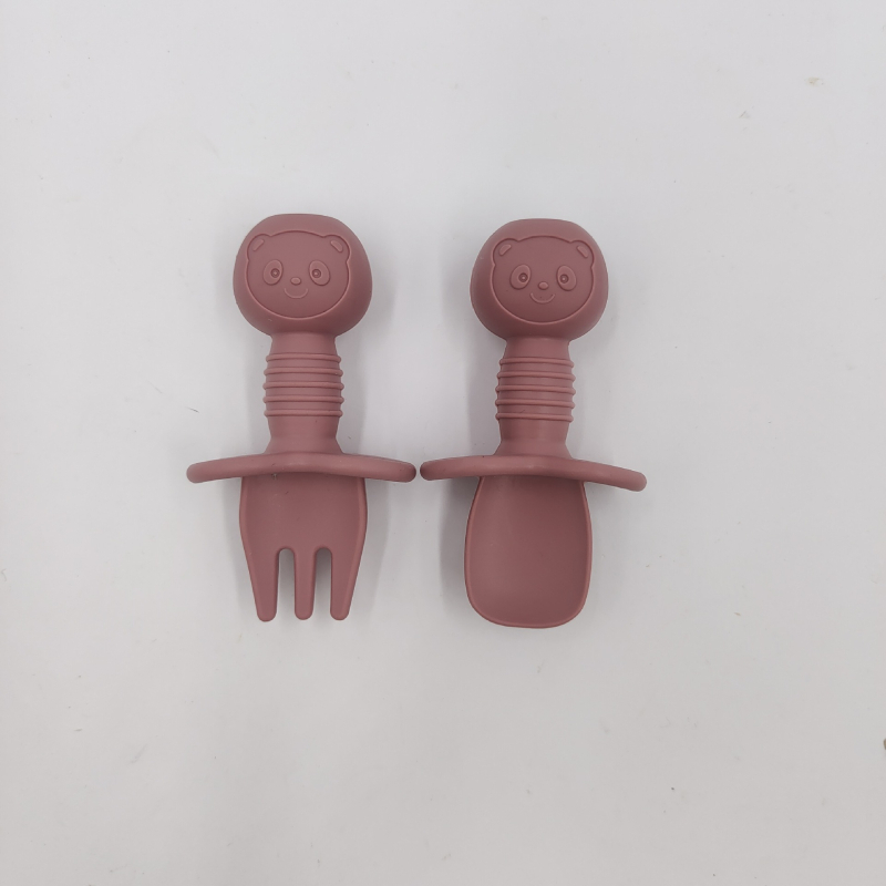 Silikonski set dječjih vilica i žlica – kratka drška, mekani, 2 komada, sladak jednostavan stil