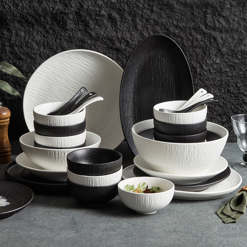 Porcelanski set posuđa s zdjelama, tanjurima i štapićima za jelo; jednostavan stil, okrugli oblik, jednofarbni uzorak; marka YOGEHOME