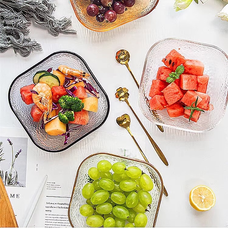 Salatnjak od soda-lime stakla, četvrtastog oblika, jedinstven uzorak, moderan minimalistički stil, nije pogodna za mikrovalnu pećnicu.