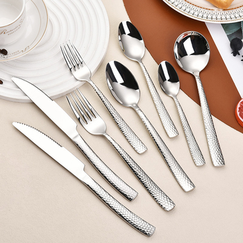 Σετ μαχαιροπίρουνα δυτικής κουζίνας από ανοξείδωτο 304: μαχαίρι, πιρούνι και κουτάλι επιδορπίου με σφυρηλατημένη υφή hammered και φινίρισμα καθρέφτη