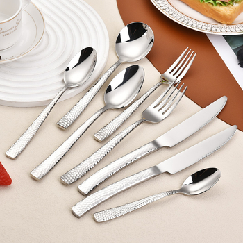 Σετ μαχαιροπίρουνα δυτικής κουζίνας από ανοξείδωτο 304: μαχαίρι, πιρούνι και κουτάλι επιδορπίου με σφυρηλατημένη υφή hammered και φινίρισμα καθρέφτη