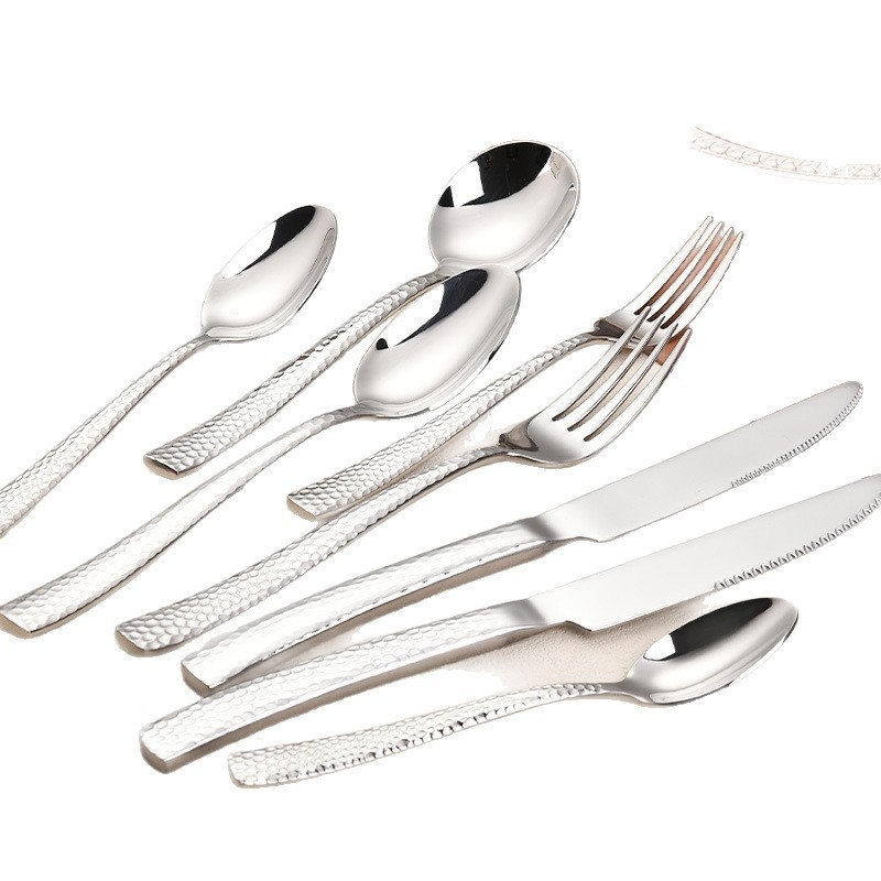 Σετ μαχαιροπίρουνα δυτικής κουζίνας από ανοξείδωτο 304: μαχαίρι, πιρούνι και κουτάλι επιδορπίου με σφυρηλατημένη υφή hammered και φινίρισμα καθρέφτη