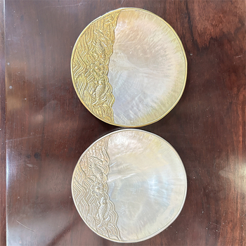 Κύκλινο πιάτο από κοχύλι με ηλεκτροπλατιωμένη επιφάνεια και εκτυπωμένο λογότυπο — μοντέρνο μινιμαλιστικό πιάτο σερβιρίματος χαβιαριού