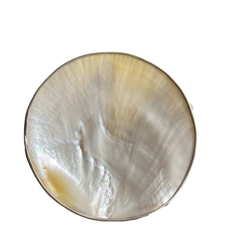 Κύκλινο πιάτο από κοχύλι με ηλεκτροπλατιωμένη επιφάνεια και εκτυπωμένο λογότυπο — μοντέρνο μινιμαλιστικό πιάτο σερβιρίματος χαβιαριού