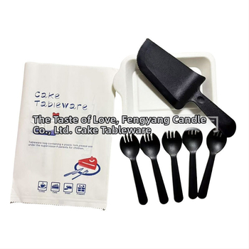 Jednorazová súprava nožov a vidličiek na tortu a tanier — plast, biologicky odbúrateľný, obdĺžnikový tvar, s potlačeným logom, prispôsobiteľný