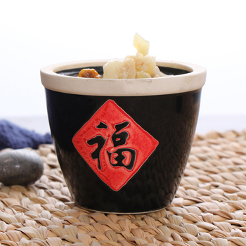 Kerámia tál áldás motívummal, fedővel — gőzölő tál szószok és levesek számára