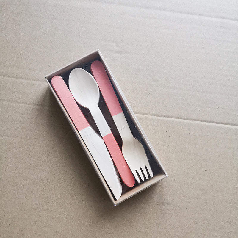 Jednokratni dječji pribor od breze: nož, vilica i žlica; porijeklo Zhejiang