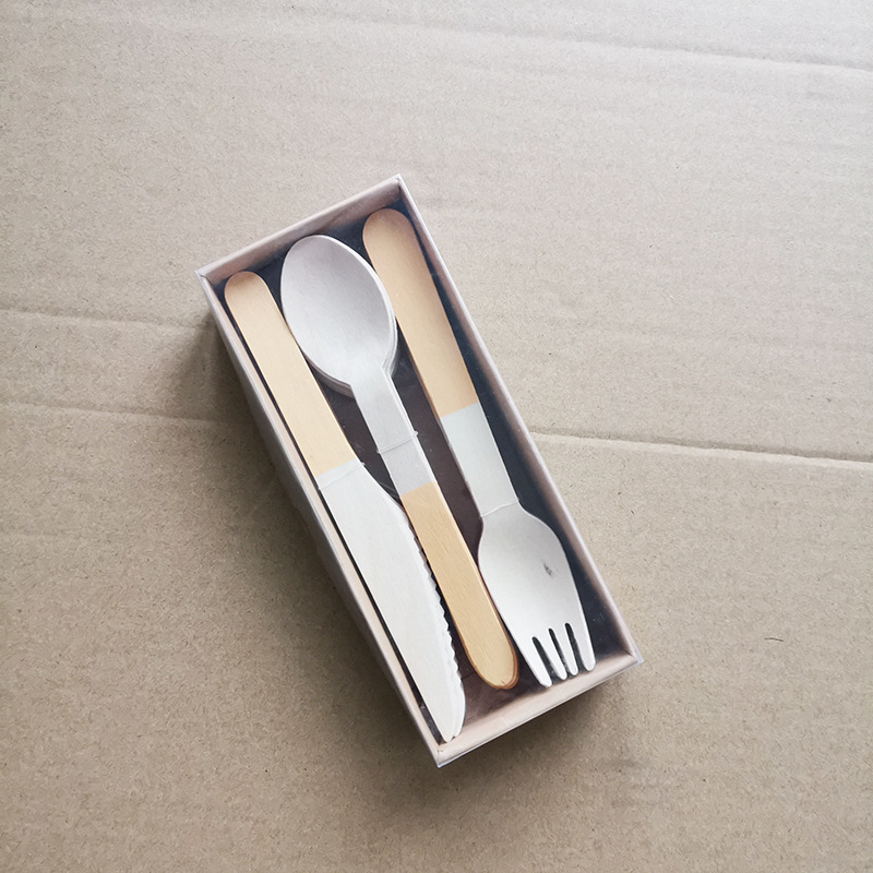 Jednokratni dječji pribor od breze: nož, vilica i žlica; porijeklo Zhejiang