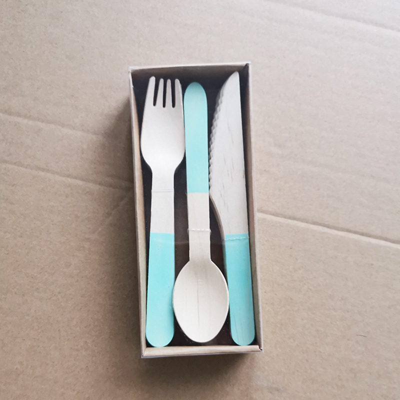 Jednokratni dječji pribor od breze: nož, vilica i žlica; porijeklo Zhejiang