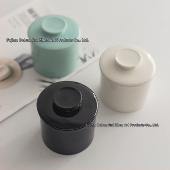 Keramická dóza na maslo s vekom, moderný minimalistický dizajn, prispôsobiteľné, prémiová kvalita, značka RZ