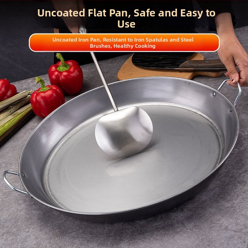 Kétfülű vas palacsinta serpenyő bevonat nélkül, sík aljzattal, mélység 5,2 cm, tömeg 2–3 kg, modellek 35/40/45/50, indukciós és gáztűzhelyhez alkalmas