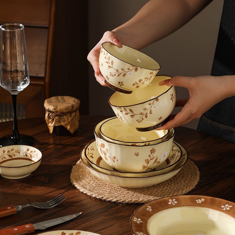 Porcelanski set zdjela i tanjura s cvjetnim podglazurnim uzorkom, mikrovalna sigurnost, okrugli oblik, svjež stil, mogućnost prilagodbe logotipa