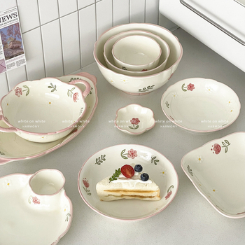 Farfurie de desert din porțelan, rotundă, cu model floral, stil coreean, finisaj sub glazură.