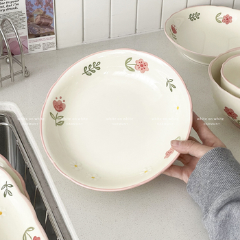 Farfurie de desert din porțelan, rotundă, cu model floral, stil coreean, finisaj sub glazură.