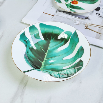 Set posuđa od kostnog porcelana s cvjetnim uzorkom na premazanom završnom sloju, lagani luksuzni retro stil; pakiranje u dvije kutije, mogućnost prilagođavanja