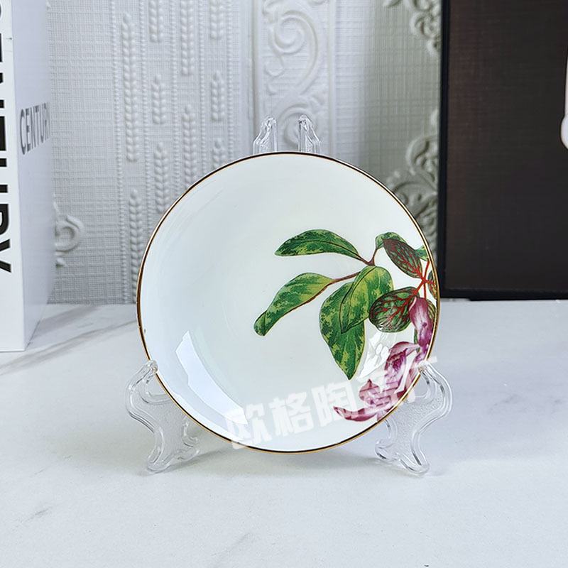 Set posuđa od kostnog porcelana s cvjetnim uzorkom na premazanom završnom sloju, lagani luksuzni retro stil; pakiranje u dvije kutije, mogućnost prilagođavanja