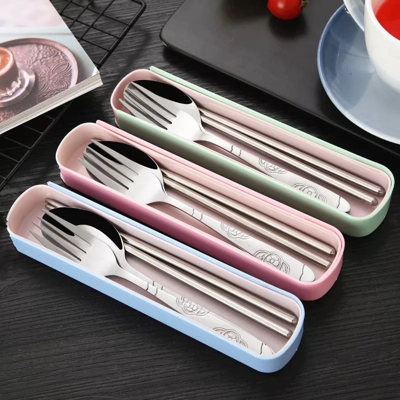 Set posuđa od nehrđajućeg čelika za studente s chopsticks, vilice i žlice u prijenosnoj kutiji