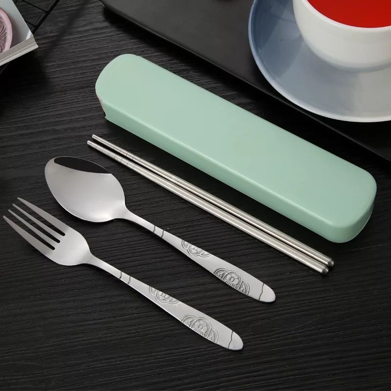 Set posuđa od nehrđajućeg čelika za studente s chopsticks, vilice i žlice u prijenosnoj kutiji