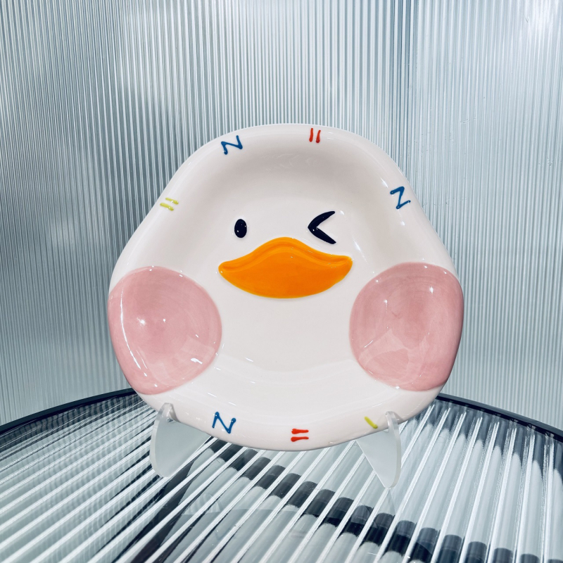 Porcelanski set posuđa s podglazurnim dizajnom — zdjela za rižu, zdjela za juhu, tanjur i žlica; svjež i sladak stil