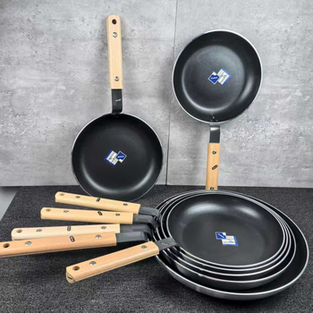 Tiganj za prženje s neprijanjivim premazom, velik profesionalni za hoteli i restorane, kompatibilan s plinskom i indukcijskom pločom, dubina 4,5 cm, višeslojno dno, aluminijska legura