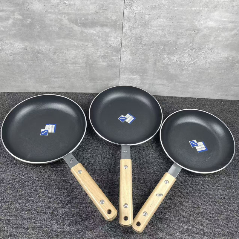 Tiganj za prženje s neprijanjivim premazom, velik profesionalni za hoteli i restorane, kompatibilan s plinskom i indukcijskom pločom, dubina 4,5 cm, višeslojno dno, aluminijska legura