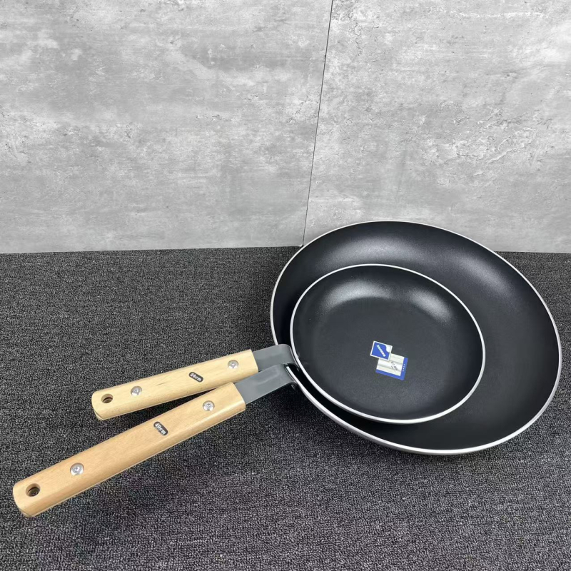 Tiganj za prženje s neprijanjivim premazom, velik profesionalni za hoteli i restorane, kompatibilan s plinskom i indukcijskom pločom, dubina 4,5 cm, višeslojno dno, aluminijska legura
