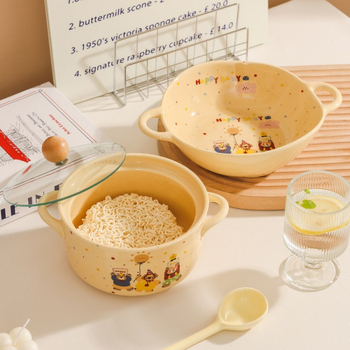 Kerámiából készült étkészlet alglazúros színnel, egyszerű stílusban; tartalmaz kétfülű rizsbort, levesestálat, tányért és evőpálcát.