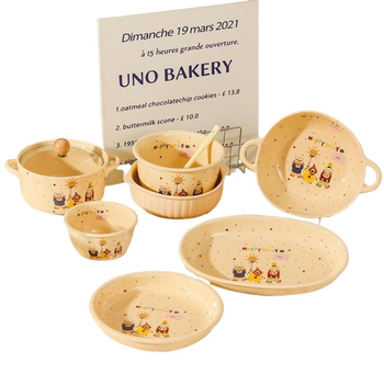 Kerámiából készült étkészlet alglazúros színnel, egyszerű stílusban; tartalmaz kétfülű rizsbort, levesestálat, tányért és evőpálcát.