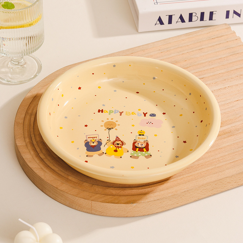 Kerámiából készült étkészlet alglazúros színnel, egyszerű stílusban; tartalmaz kétfülű rizsbort, levesestálat, tányért és evőpálcát.