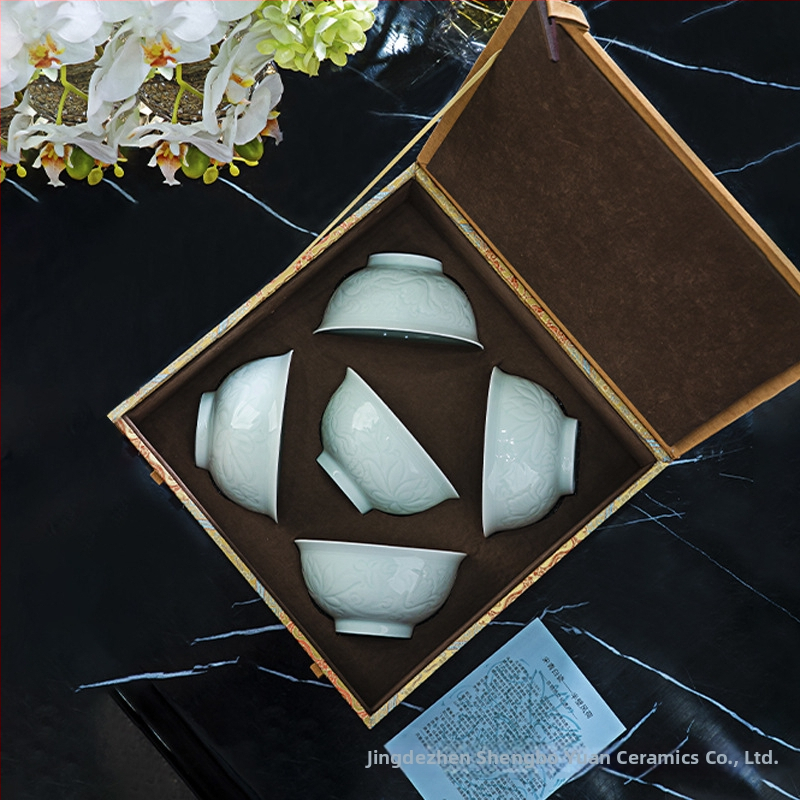 Kézzel készített kerámia étkészlet gravírozott virágos mintával, underglaze felülettel, kínai stílusú, könnyű luxus retro