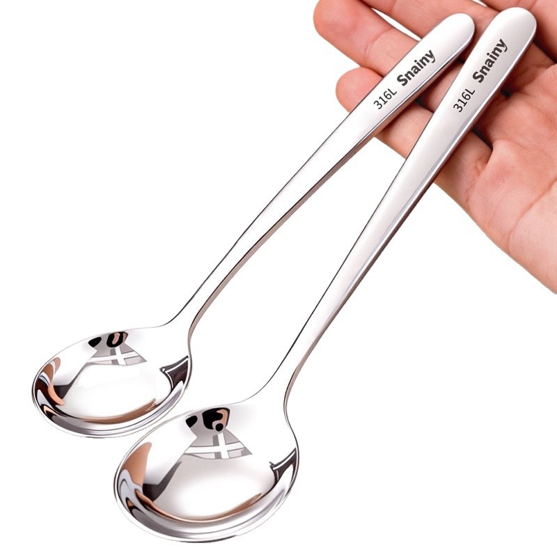 Žlica za juhu s dugačkim držalom od 316L nehrđajućeg čelika | Ručno izrađena, Mogućnost prilagodbe, Pogodna za kućnu uporabu