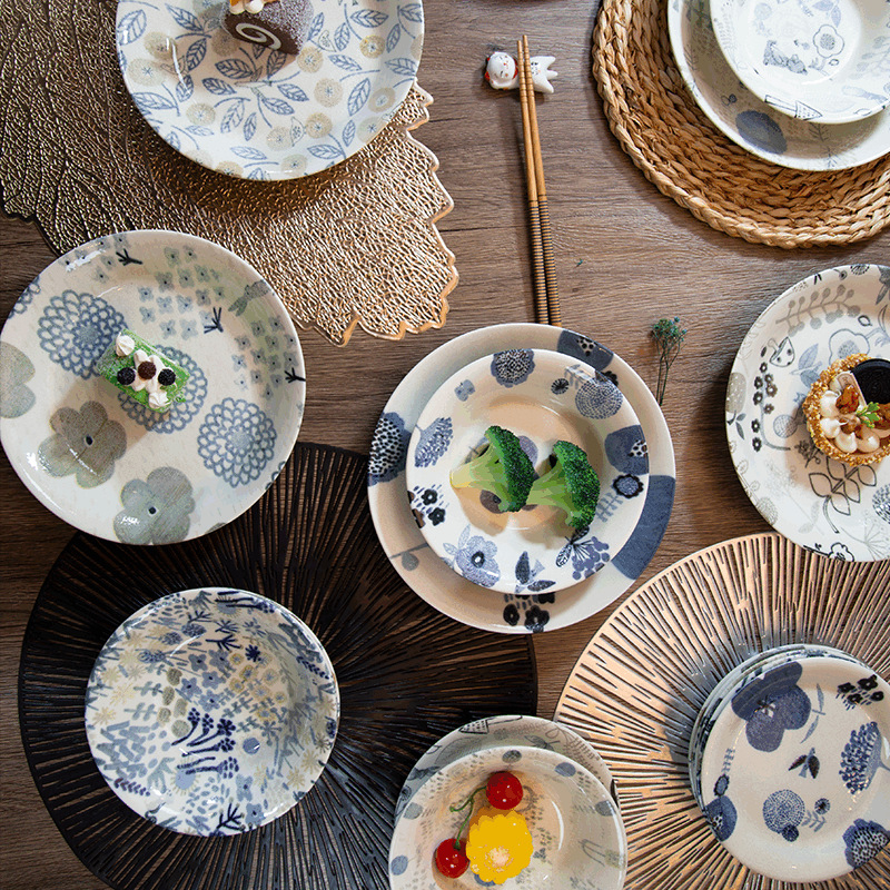 Porcelanska zdjelica s varijantnim podglazurnim uzorcima, okruglog oblika, pogodna za mikrovalnu