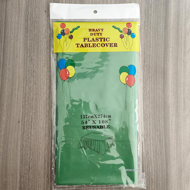 Jednokratni plastični stolnjak, pravokutnog oblika, jednobojni uzorak, debljina 0,03 mm