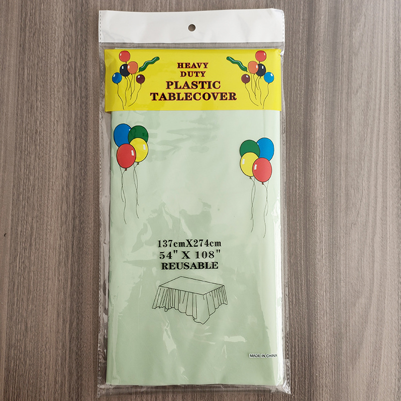 Jednokratni plastični stolnjak, pravokutnog oblika, jednobojni uzorak, debljina 0,03 mm