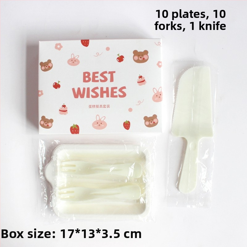 Jednorázový plastový tanier a súprava príborov s roztomilým medvedíkom, balené v krabici na párty