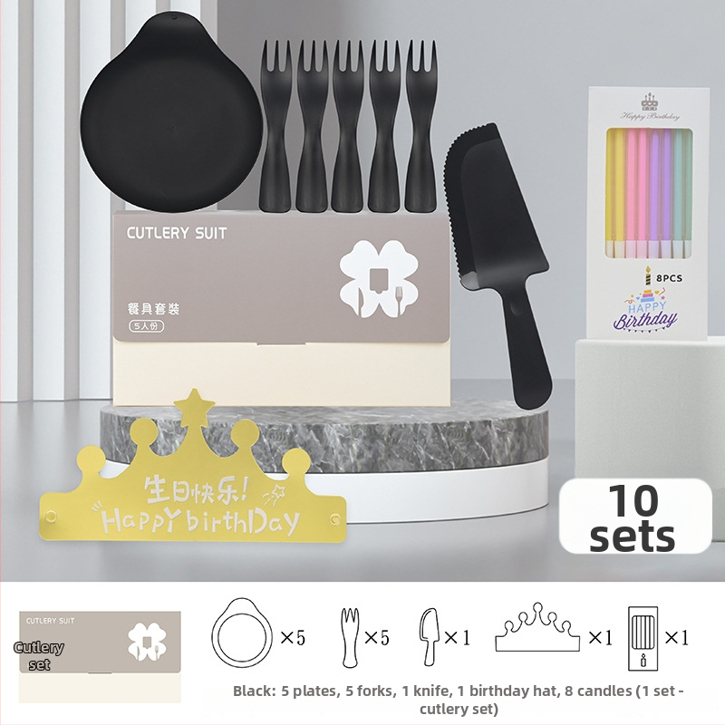 Jednorázová súprava na narodeniny: nôž, vidlica, tanier, kvapka sviečky a narodeninová čiapka – päť v jednom v darčekovej krabici; plast vhodný pre potraviny; prispôsobiteľný