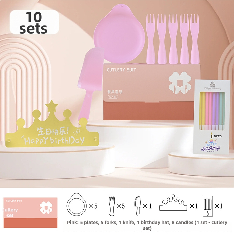 Jednorázová súprava na narodeniny: nôž, vidlica, tanier, kvapka sviečky a narodeninová čiapka – päť v jednom v darčekovej krabici; plast vhodný pre potraviny; prispôsobiteľný