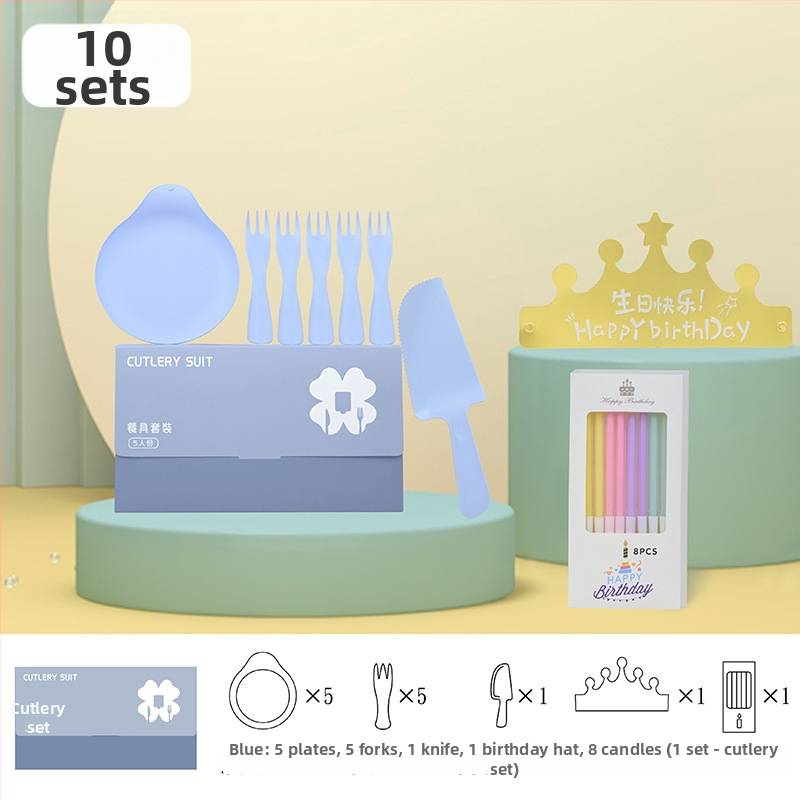 Jednorázová súprava na narodeniny: nôž, vidlica, tanier, kvapka sviečky a narodeninová čiapka – päť v jednom v darčekovej krabici; plast vhodný pre potraviny; prispôsobiteľný