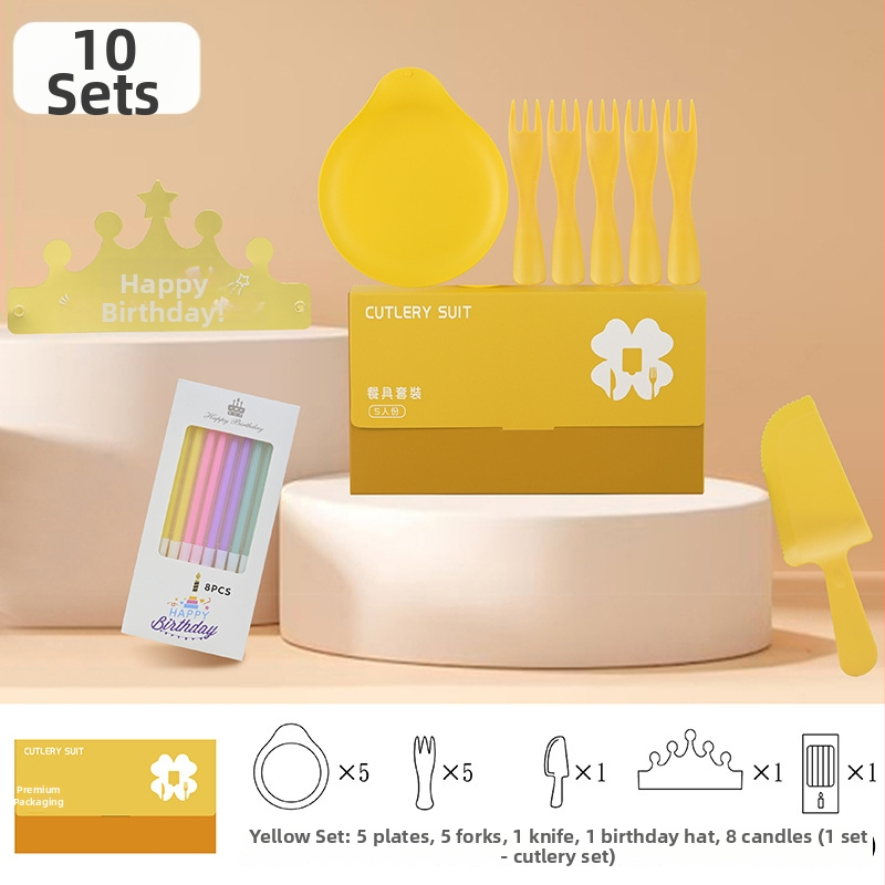 Jednorázová súprava na narodeniny: nôž, vidlica, tanier, kvapka sviečky a narodeninová čiapka – päť v jednom v darčekovej krabici; plast vhodný pre potraviny; prispôsobiteľný