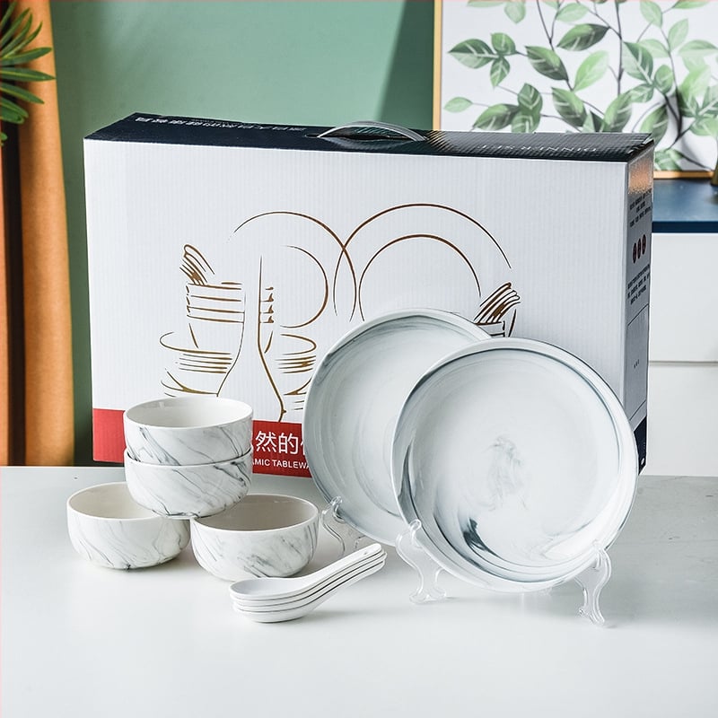 Porcelán étkészlet ajándékba – tálak, tányérok és kanalak, logóval nyomtatva, testreszabható, mikrohullámú sütőben használható, kerek formájú