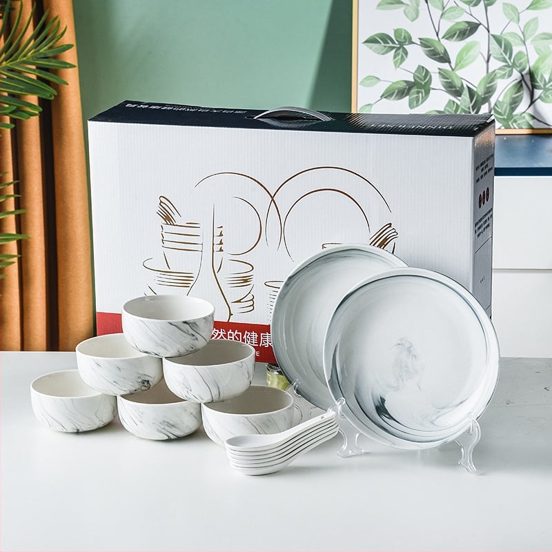 Porcelán étkészlet ajándékba – tálak, tányérok és kanalak, logóval nyomtatva, testreszabható, mikrohullámú sütőben használható, kerek formájú