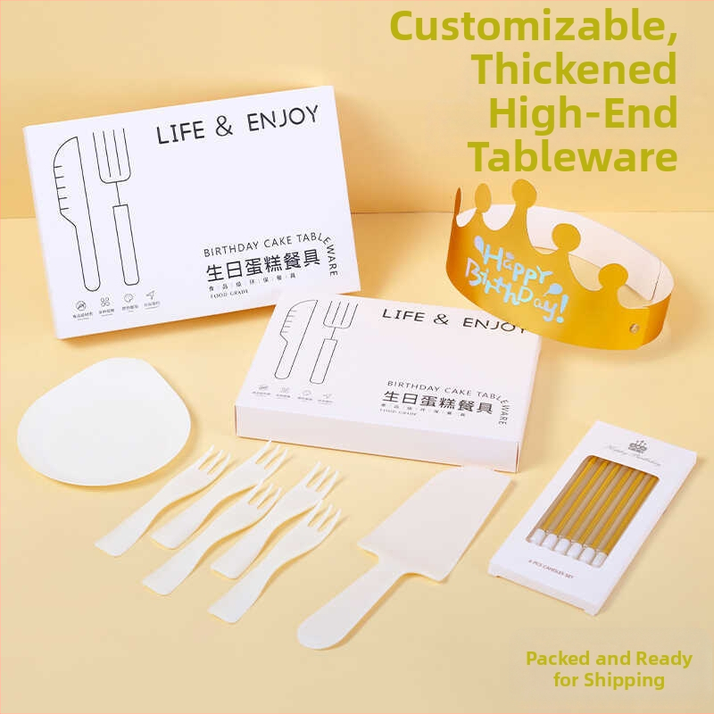 Jednorazová súprava riadu na narodeniny – okrúhle taniere, nožík a vidlička, z plastu vhodného pre potraviny, balená v krabici
