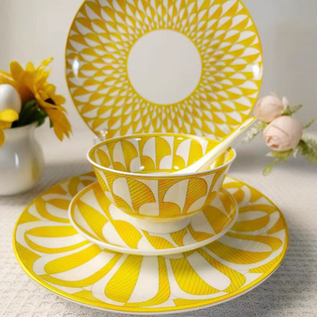 Keramička plosnata tanjura od kostne porcelan (>45% prašine od kostiju), kružnog oblika, prugasti uzorak, lagani luksuzni stil (promjer 10–10.9 cm ili 12–12.9 cm; otisak logotipa; mogućnost prilagodbe)