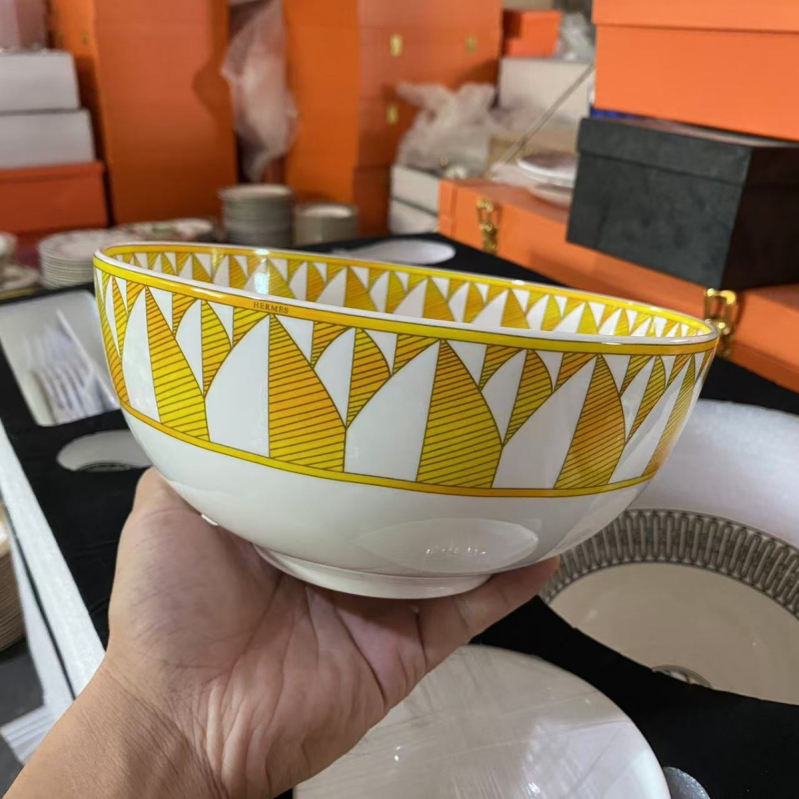 Keramička plosnata tanjura od kostne porcelan (>45% prašine od kostiju), kružnog oblika, prugasti uzorak, lagani luksuzni stil (promjer 10–10.9 cm ili 12–12.9 cm; otisak logotipa; mogućnost prilagodbe)