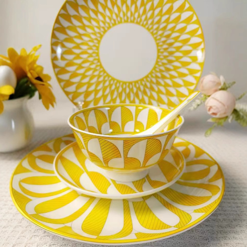 Keramička plosnata tanjura od kostne porcelan (>45% prašine od kostiju), kružnog oblika, prugasti uzorak, lagani luksuzni stil (promjer 10–10.9 cm ili 12–12.9 cm; otisak logotipa; mogućnost prilagodbe)
