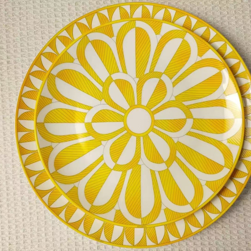 Keramička plosnata tanjura od kostne porcelan (>45% prašine od kostiju), kružnog oblika, prugasti uzorak, lagani luksuzni stil (promjer 10–10.9 cm ili 12–12.9 cm; otisak logotipa; mogućnost prilagodbe)