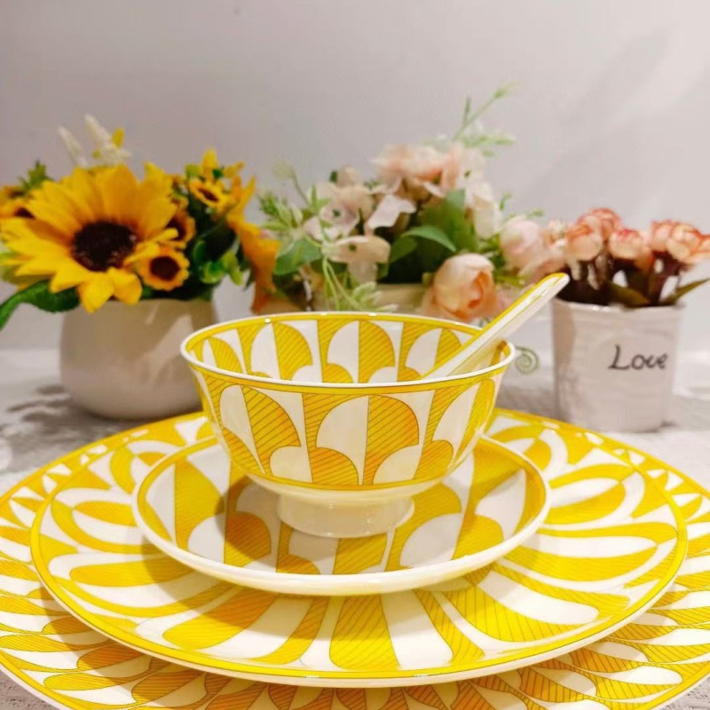 Keramička plosnata tanjura od kostne porcelan (>45% prašine od kostiju), kružnog oblika, prugasti uzorak, lagani luksuzni stil (promjer 10–10.9 cm ili 12–12.9 cm; otisak logotipa; mogućnost prilagodbe)