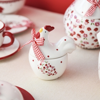 Kerámia étkészlet: kávéscsészék, tálak és tányérok, zárható üveg; egyszerű INS stílus; kézzel készített; testreszabható.