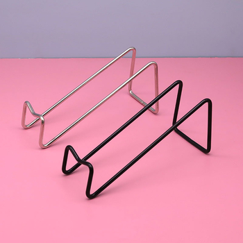 Kovácsolt vasból készült borállvány – modern, minimalist stílus, tárolásra; 103 g súly; kategória: pohártartó