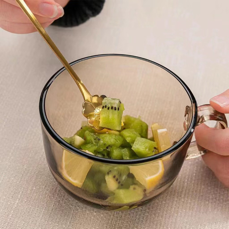 Čajna šalice s drškom od stakla soda-lime, moderan stil, prozračni poklopac, mogućnost ispisa logotipa